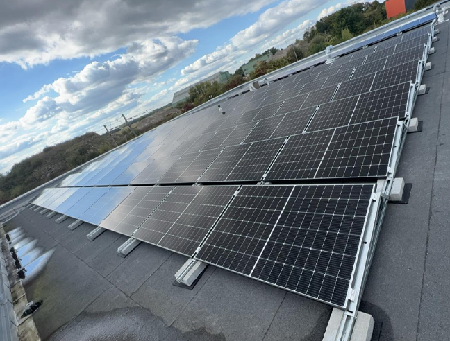 Installation de panneaux solaires sur maison individuelle